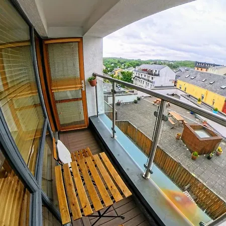 12 Courthouse Square * Clifden