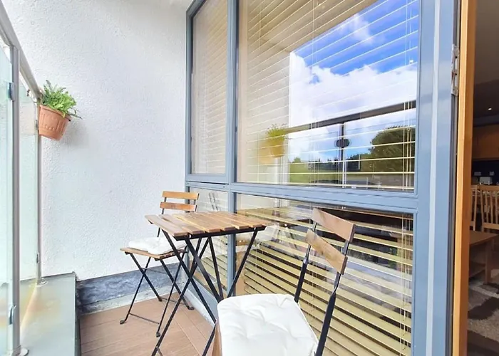 12 Courthouse Square