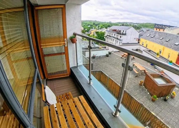 12 Courthouse Square * Clifden