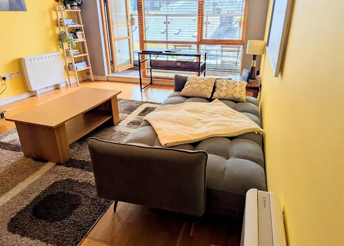 12 Courthouse Square * Clifden