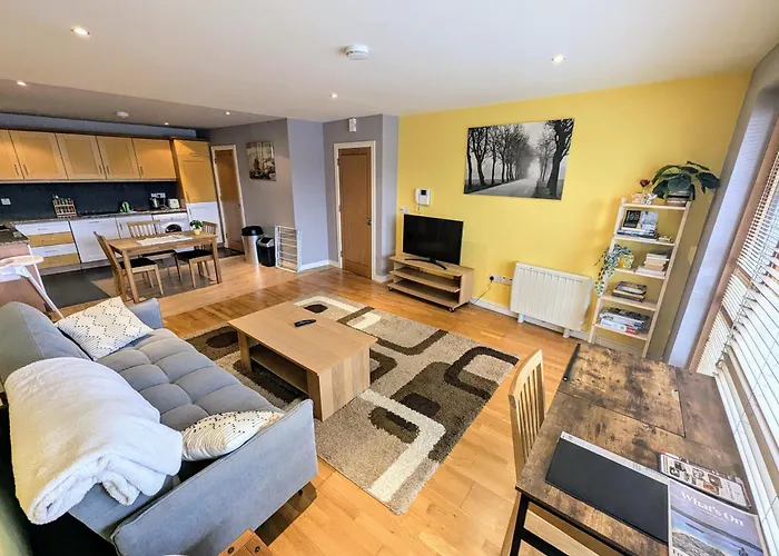 12 Courthouse Square