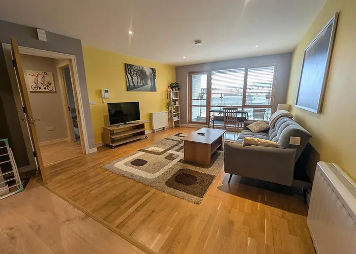 12 Courthouse Square *